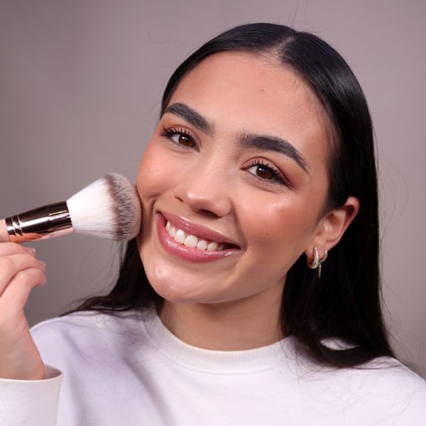 302 Large Powder Brush fra Makeup Mekka – bilde 2