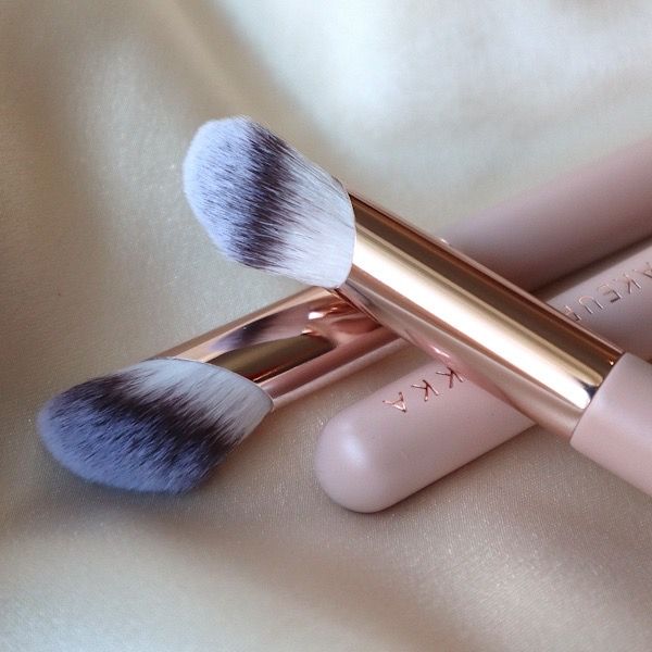 Daily Silk Concealer Brush fra Makeup Mekka – bilde 3