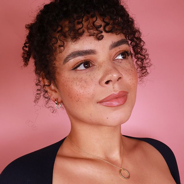 Golden Twist Circle Necklace fra Makeup Mekka – bilde 3