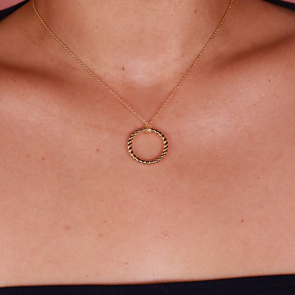 Golden Twist Circle Necklace fra Makeup Mekka – bilde 4