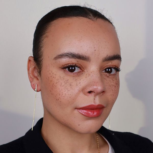 Golden Line Earrings fra Makeup Mekka – bilde 3