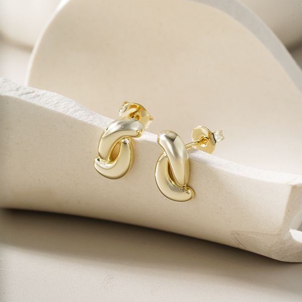 Twist & Turn Earrings fra Makeup Mekka – bilde 4