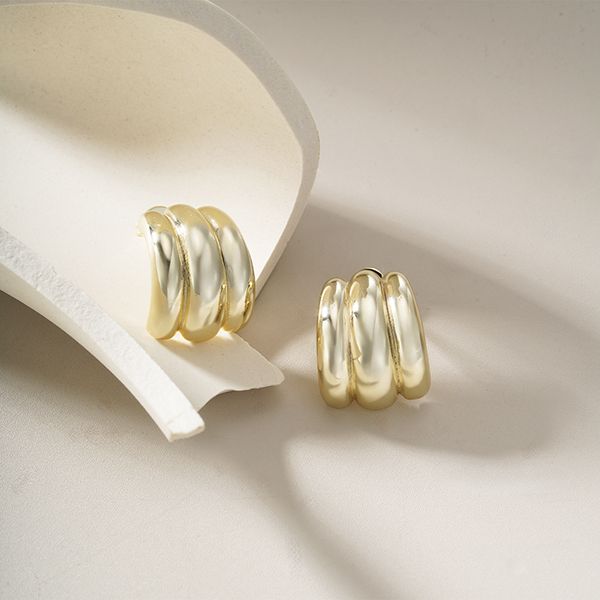 Bold Curve Earrings fra Makeup Mekka – bilde 3